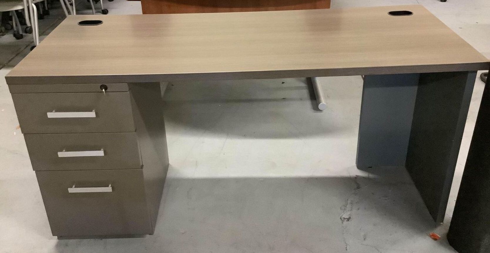 Desk For Sale- Excellent Condition (Tampa)