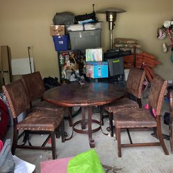 Good Table With 4 Nice Chairs