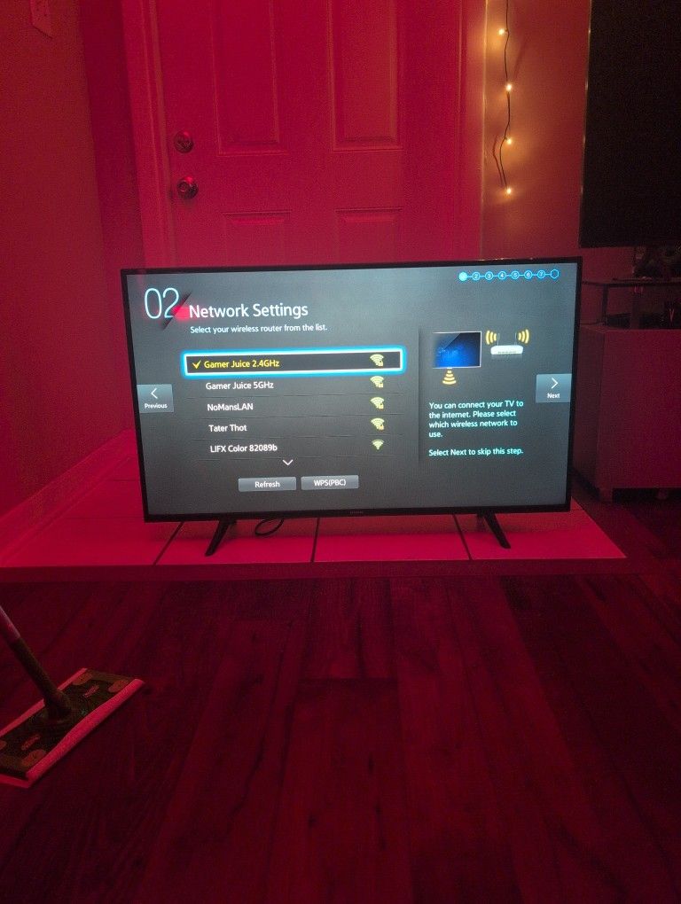Samsung 43" Smart TV (UN43J5202AF)