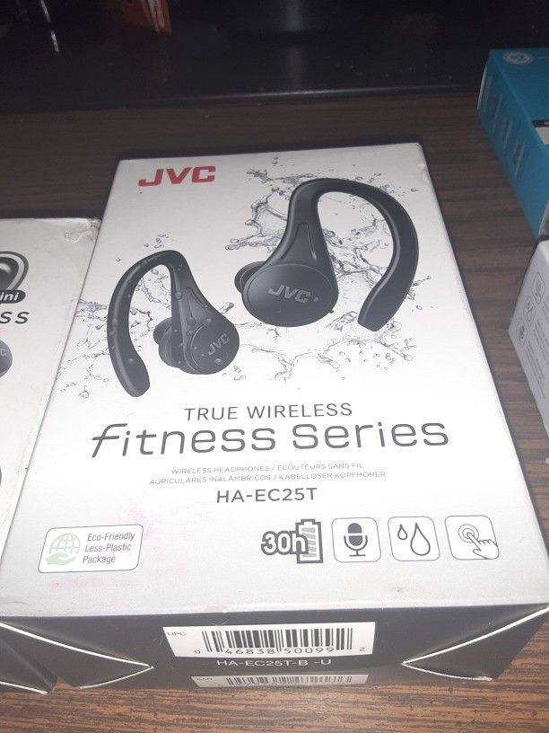 BNIB BLUETOOTH WIRELESS HEADPHONES 