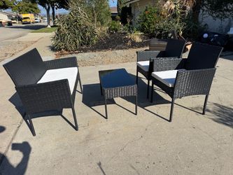 4pc patio set DELIVERY AVAILABLE