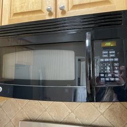 Black GE microwave for Sale - $150