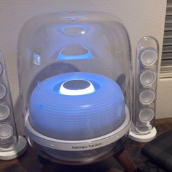 Harman Kardon HK SoundSticks 4-2.1 Bluetooth Speaker System with Deep Bass and Inspiring Industrial Design (White) with box