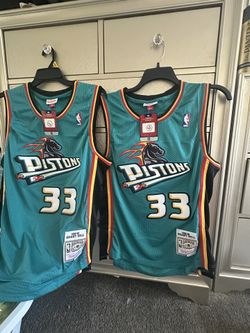 Jersey Pistons Size Large And Medium