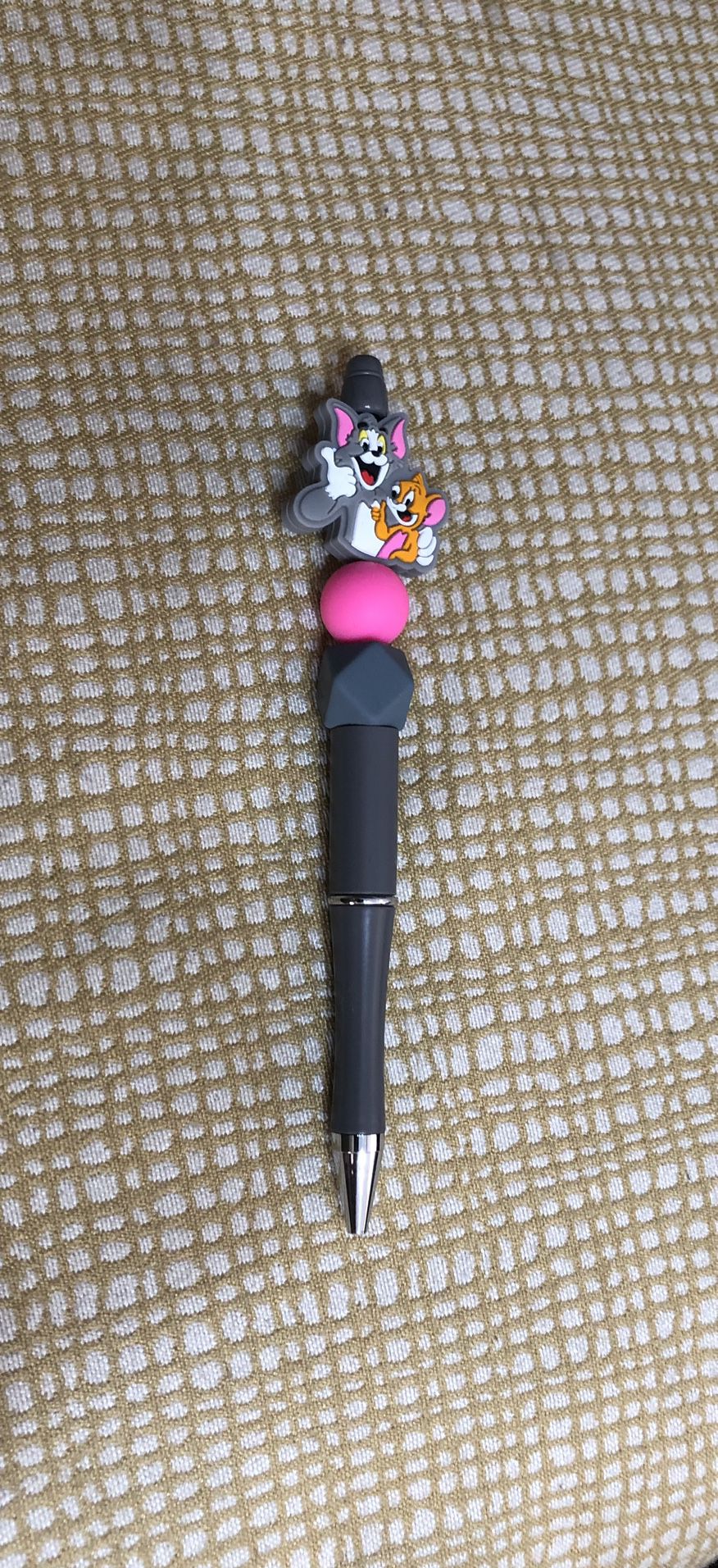 Tom and Jerry  beads pen. Color gray . Size 6”LX 1” W