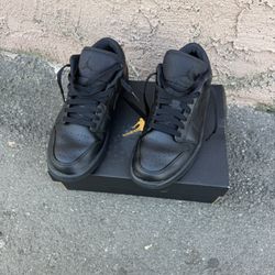 Nike Air Jordan 1 Low Triple Black Size 9