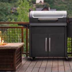 TRAEGER SILVERTON XL PELLET GRILL SMOKER WORKS GREAT 