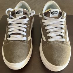 Vans - Comfy Cush Size 10.5