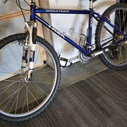 Trek SINGLETRACK 930 Road Bike 