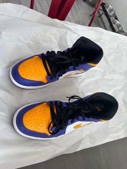 Air Jordan 1 Mid Lakers size 9