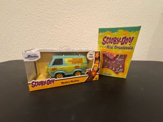 Jada Scooby-Doo Mystery Machine Die-Cast car and collectable ornaments