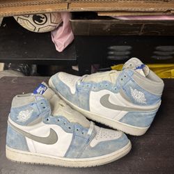 Air Jordan 1 High Hyper Royal 