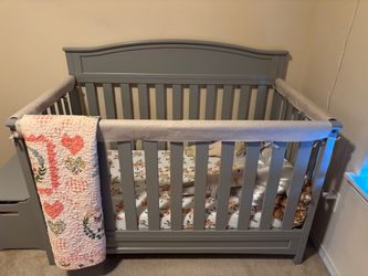 Delta Children Emery crib in gray