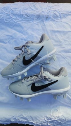 Boys size 2.5 youth soccer shoes