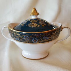 Royal Doulton Sugar Bowl With Lid Carlyle