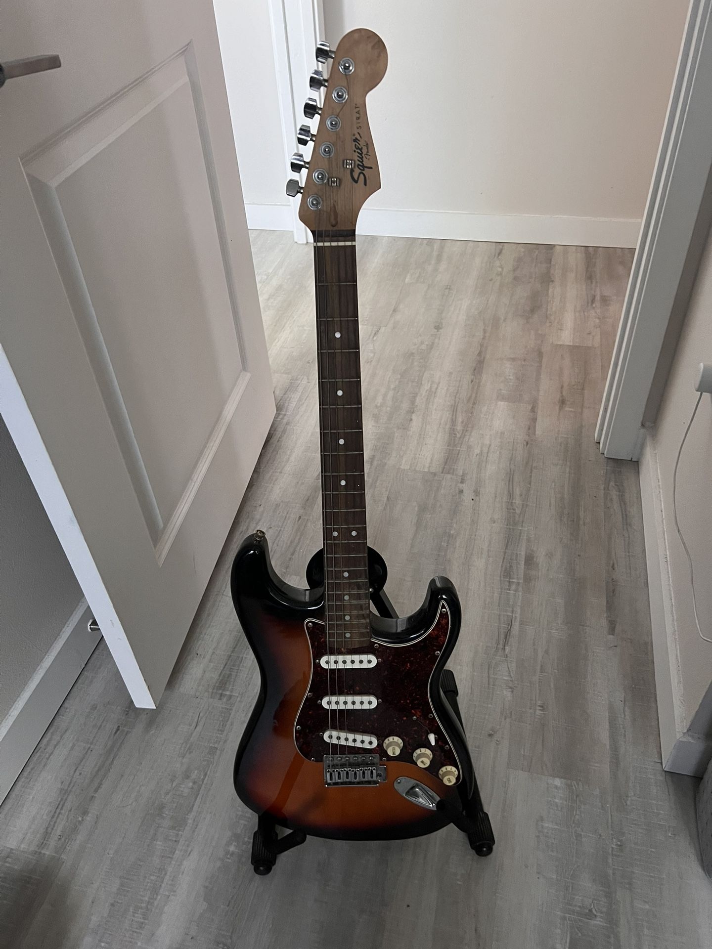 Electric Guitar With Stand