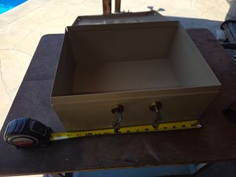 Double round key strong box