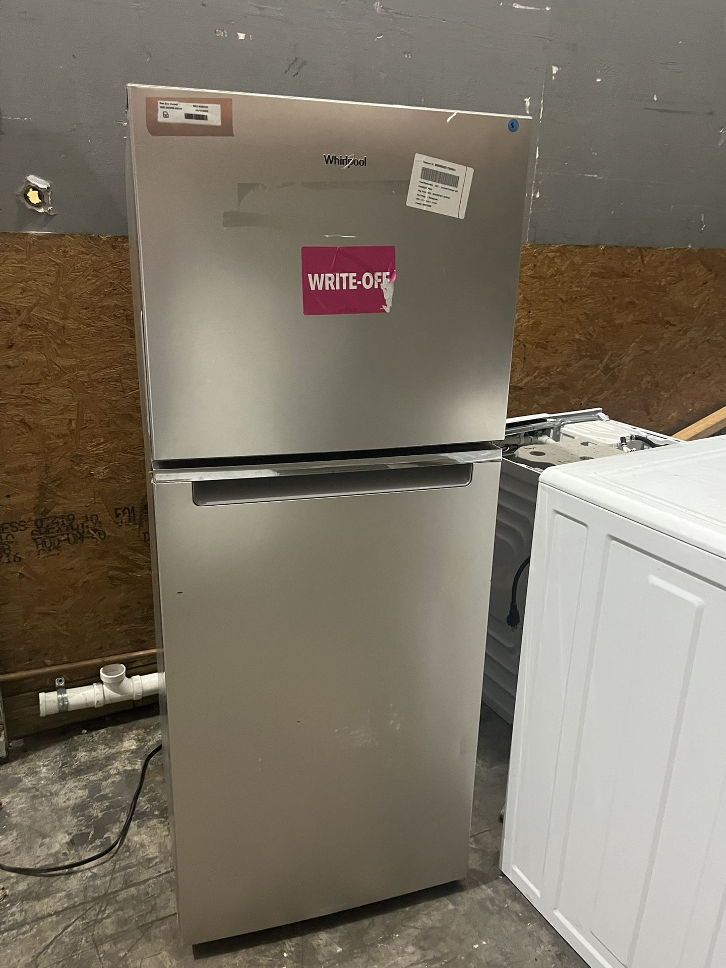 SALE!!! Refrigerator Whirlpool 24” inches Top and Bottom refrigerador nevera heladera frío