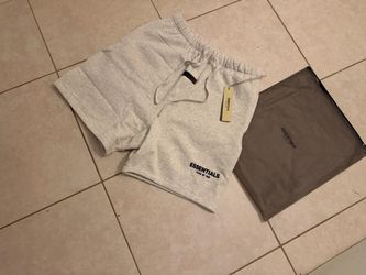 Light oatmeal essentials fear of god shorts size M
