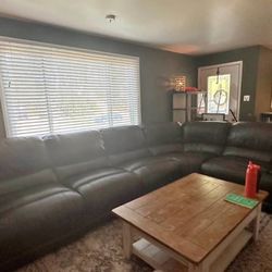 Power reclining Sectional - No Tears Or Scratches 