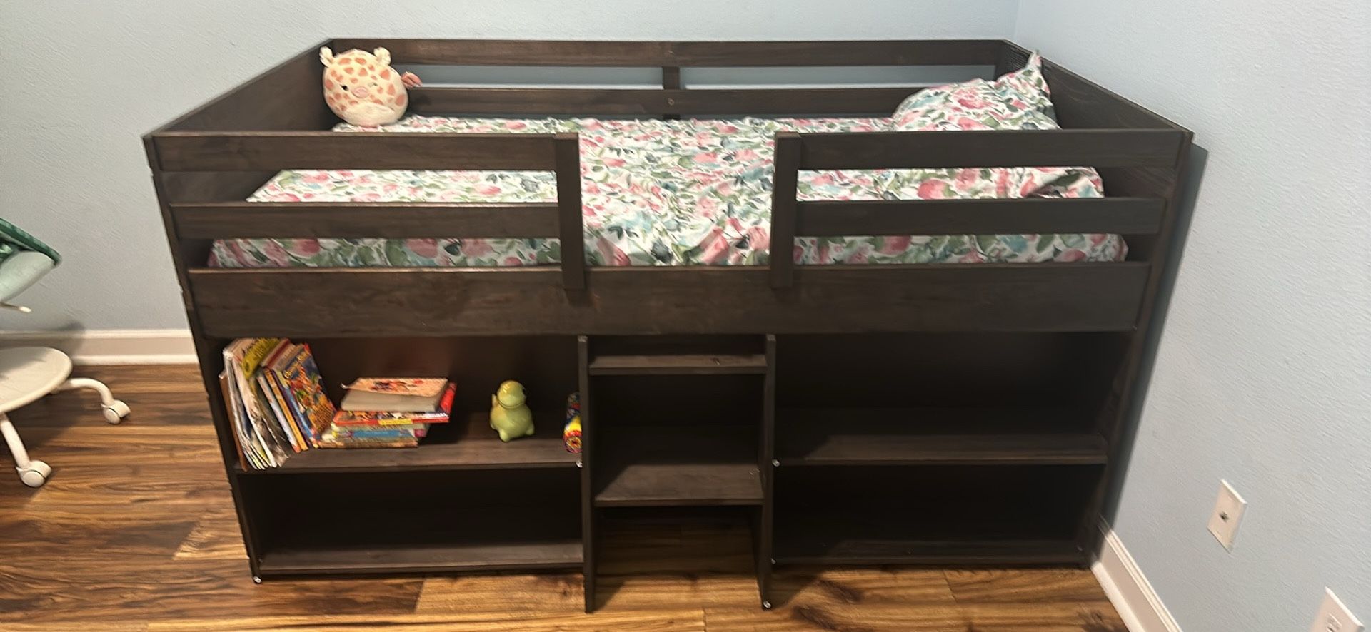 Max & Lily Modern Farmhouse Low Loft Bed, Twin Bed Frame for Kids with 2 Bookcases, Driftwood