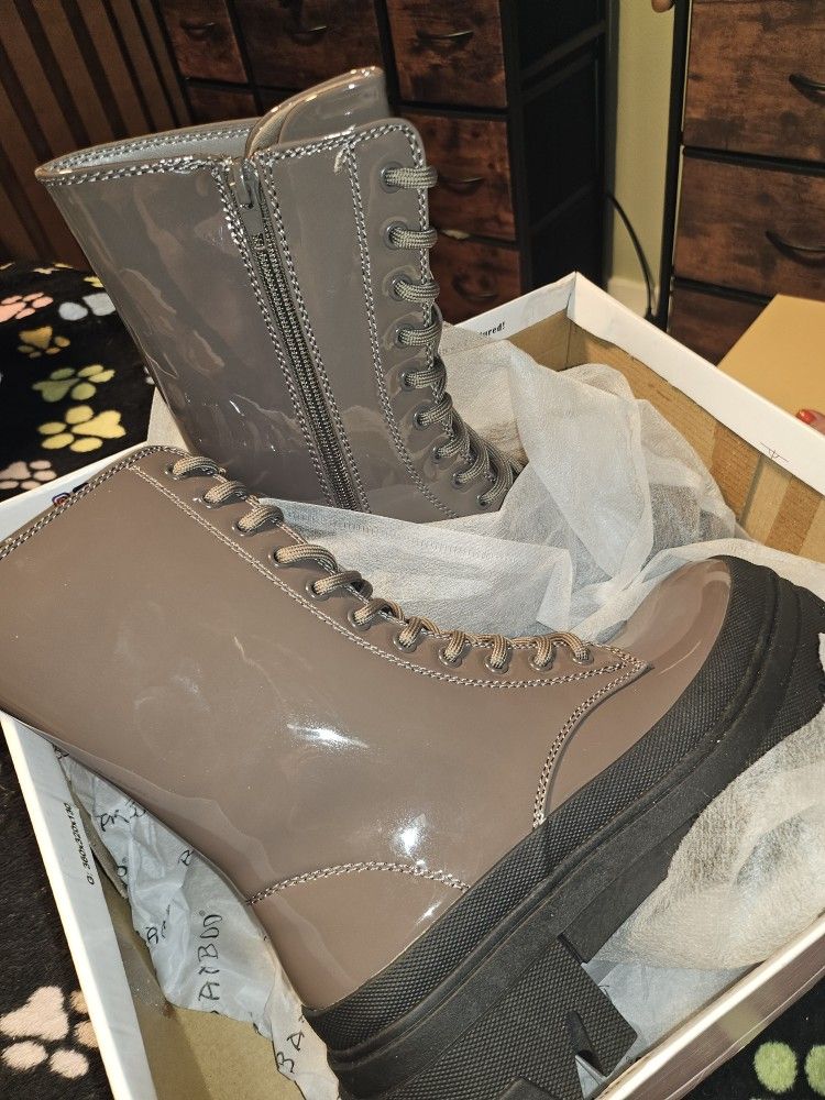 Sz 6.5 Taupe Boots