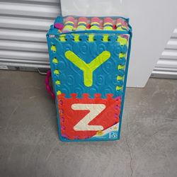 B. play – Alphabet Foam Tiles – Beautifloor – 26pc