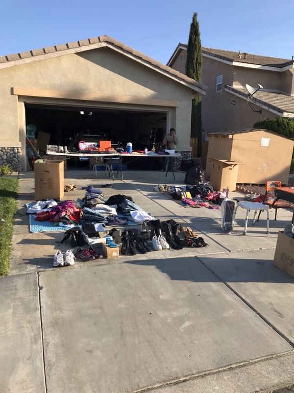 Yard sale 14570 Maverick place Victorville