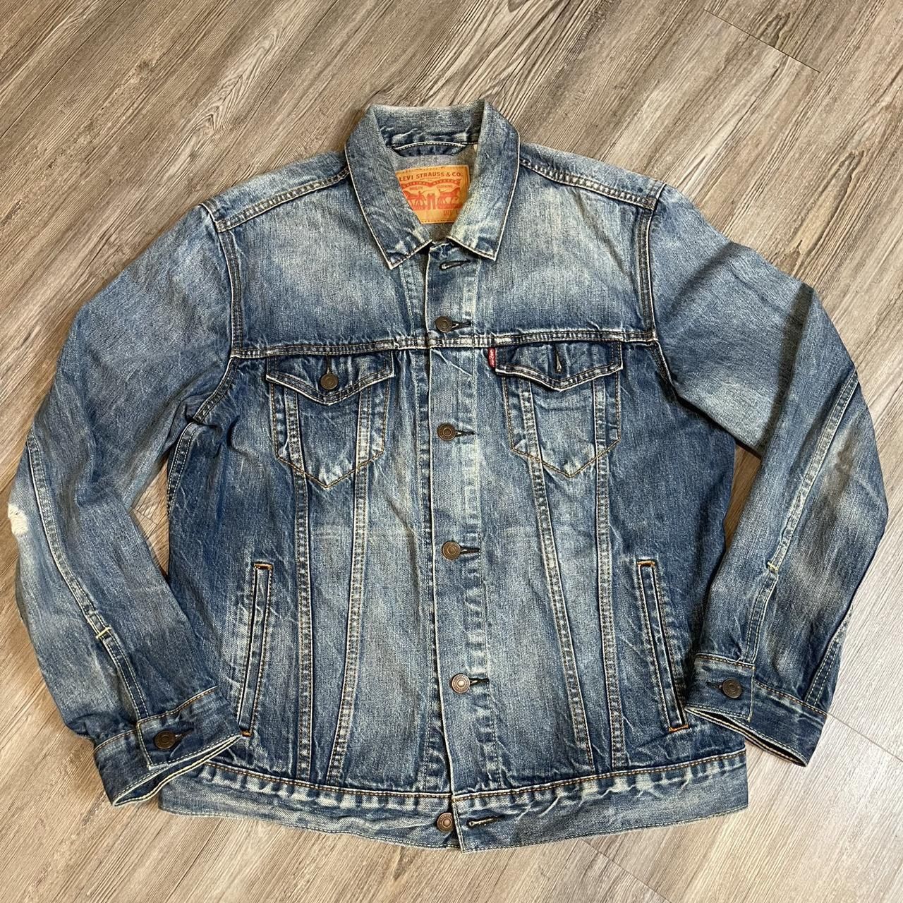Levi’s denim distressed jacket - XL