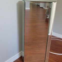 Mirrored Pedestal 