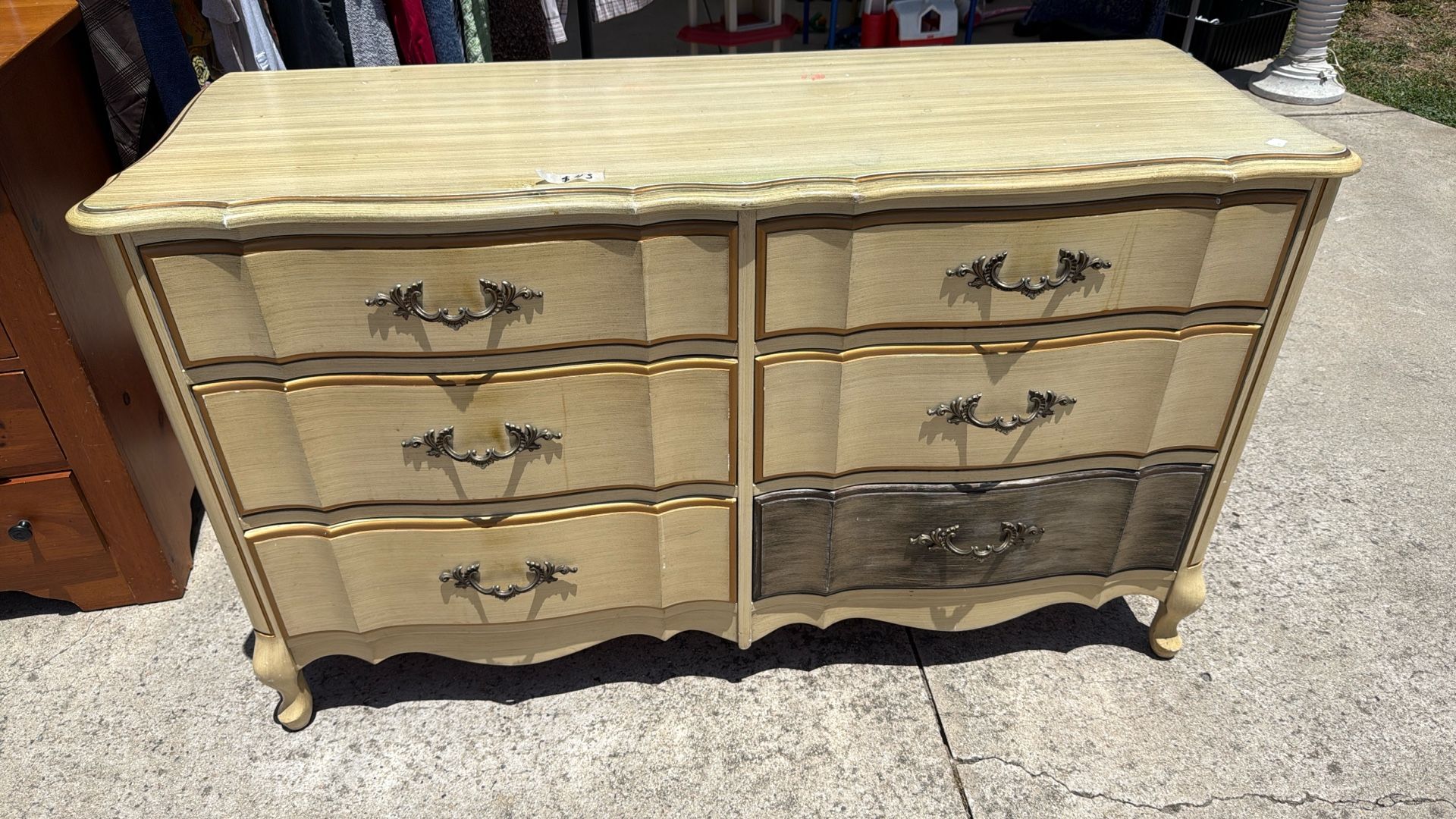 Dresser 
