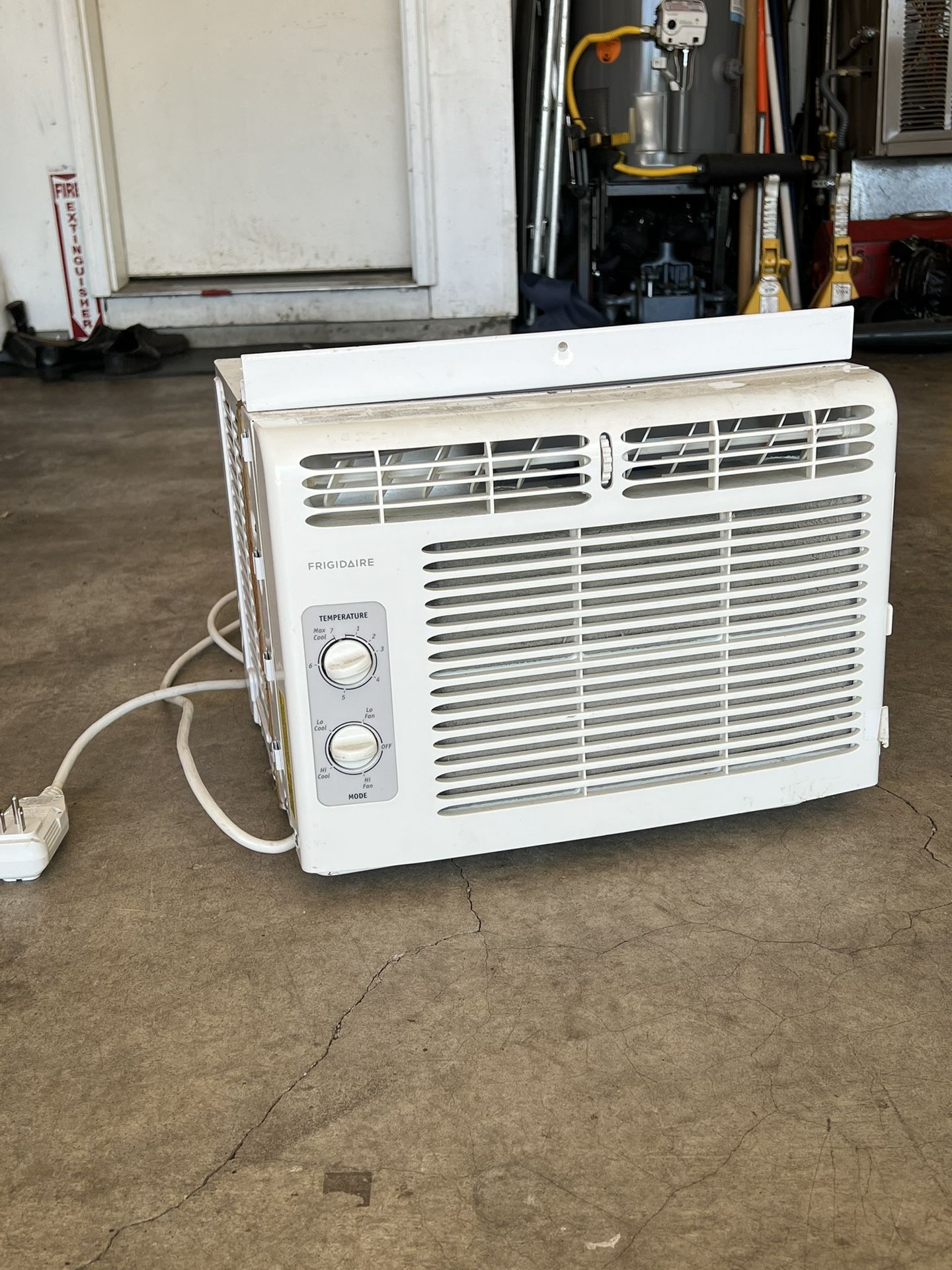 FRIGIDAIRE Window AC