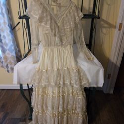 Ivory Wedding Dress From Kaufman's.  Circa 1982.  Size 6/8