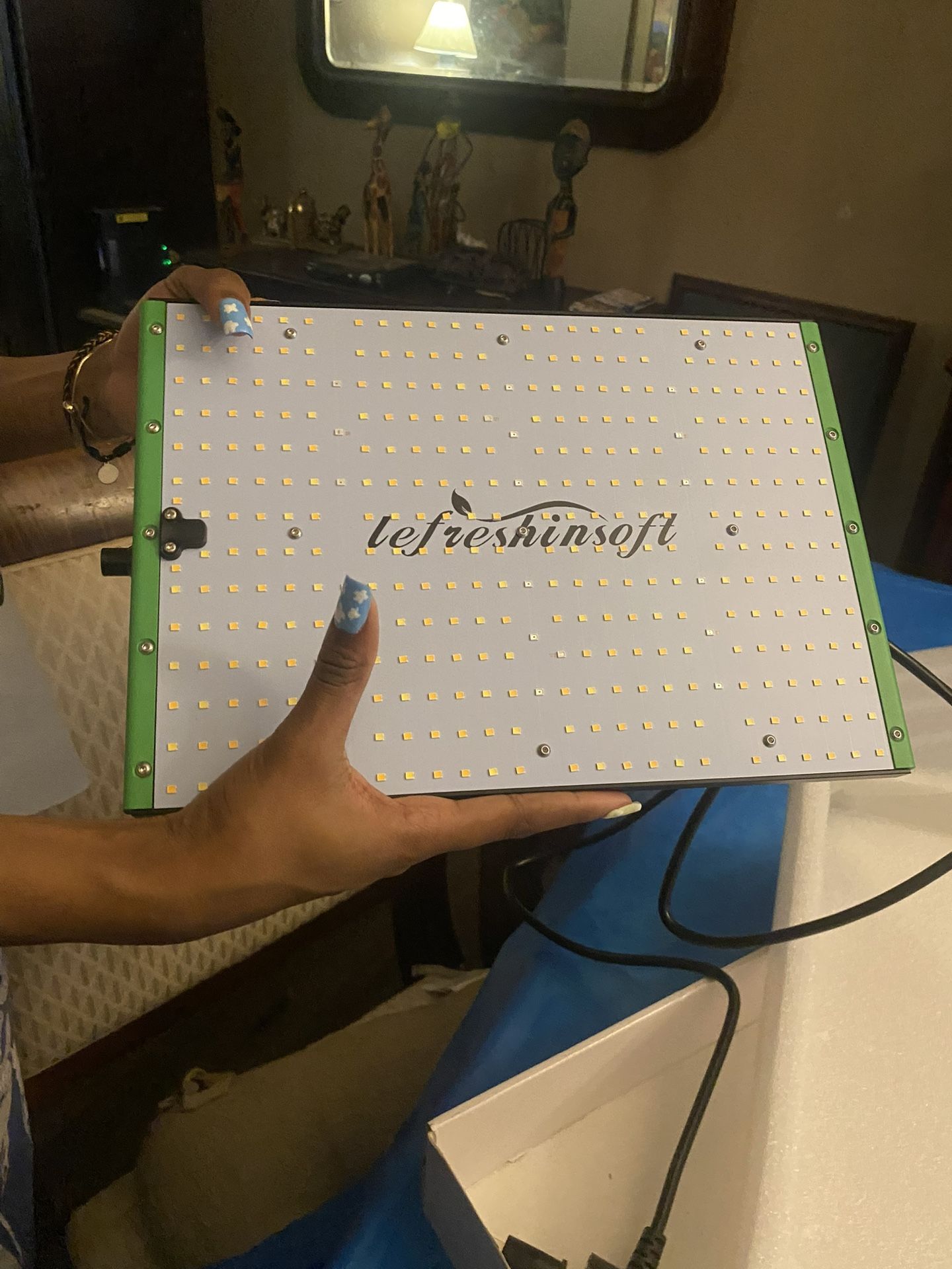 Large GROW LIGHT For PLANTS