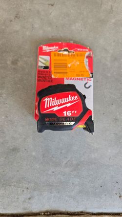 Milwaukee 16 ft wide blade magnetic tape measure
