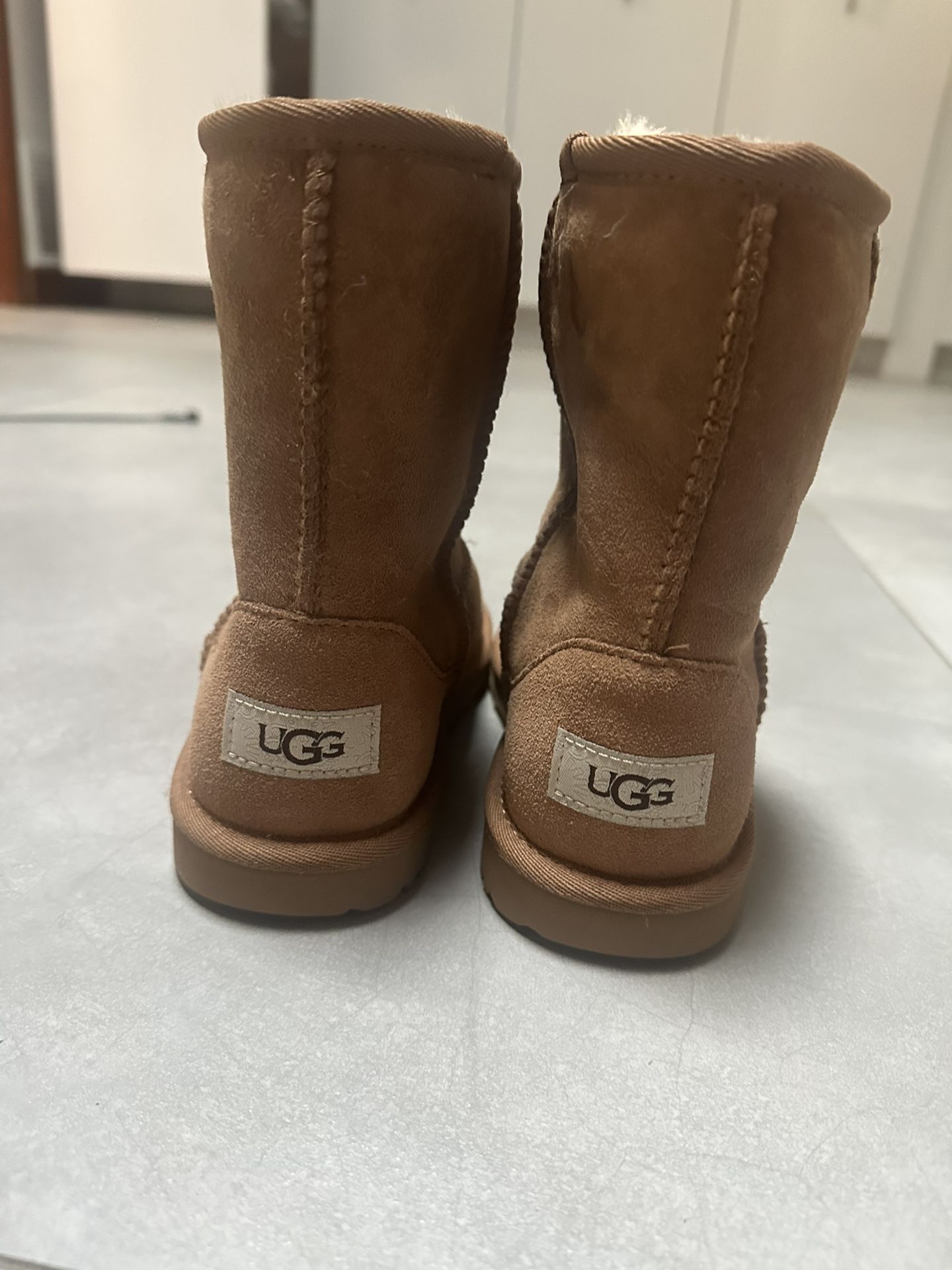 Kids Ugg Classic Size 3