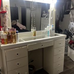 Makeup vanity
