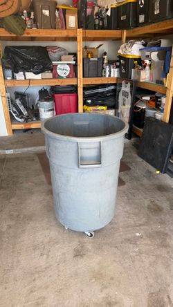 Large commercial trash can with wheels