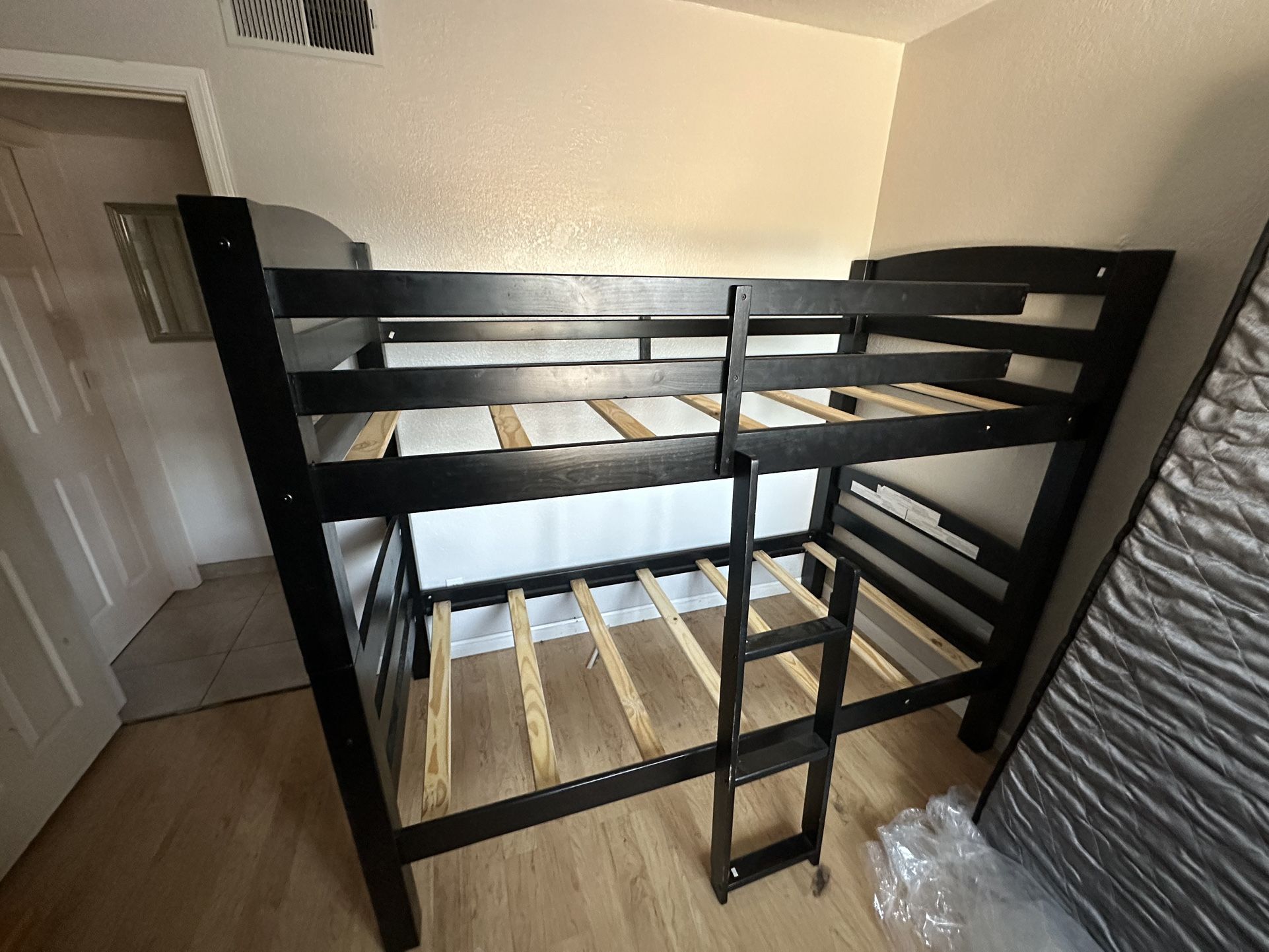 Wood bunk beds - Twin With Mattresses