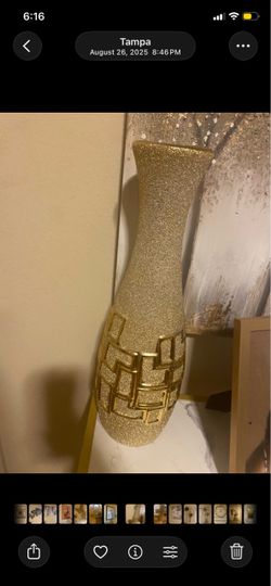 Gold sparkly vase