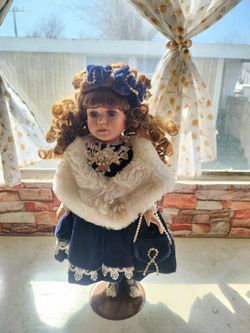 Muñeca Antigua , Necesita Limpieza