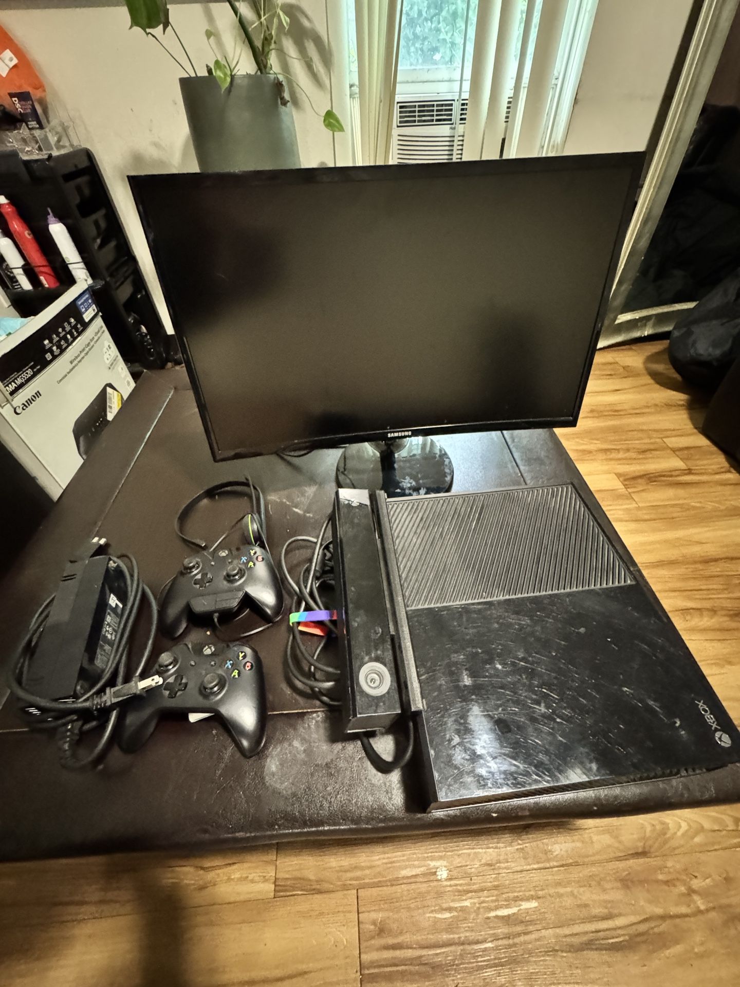 Xbox One Bundle – 2 Controllers, Kinect, 3 Games + Samsung HDMI curved TV Monitor –