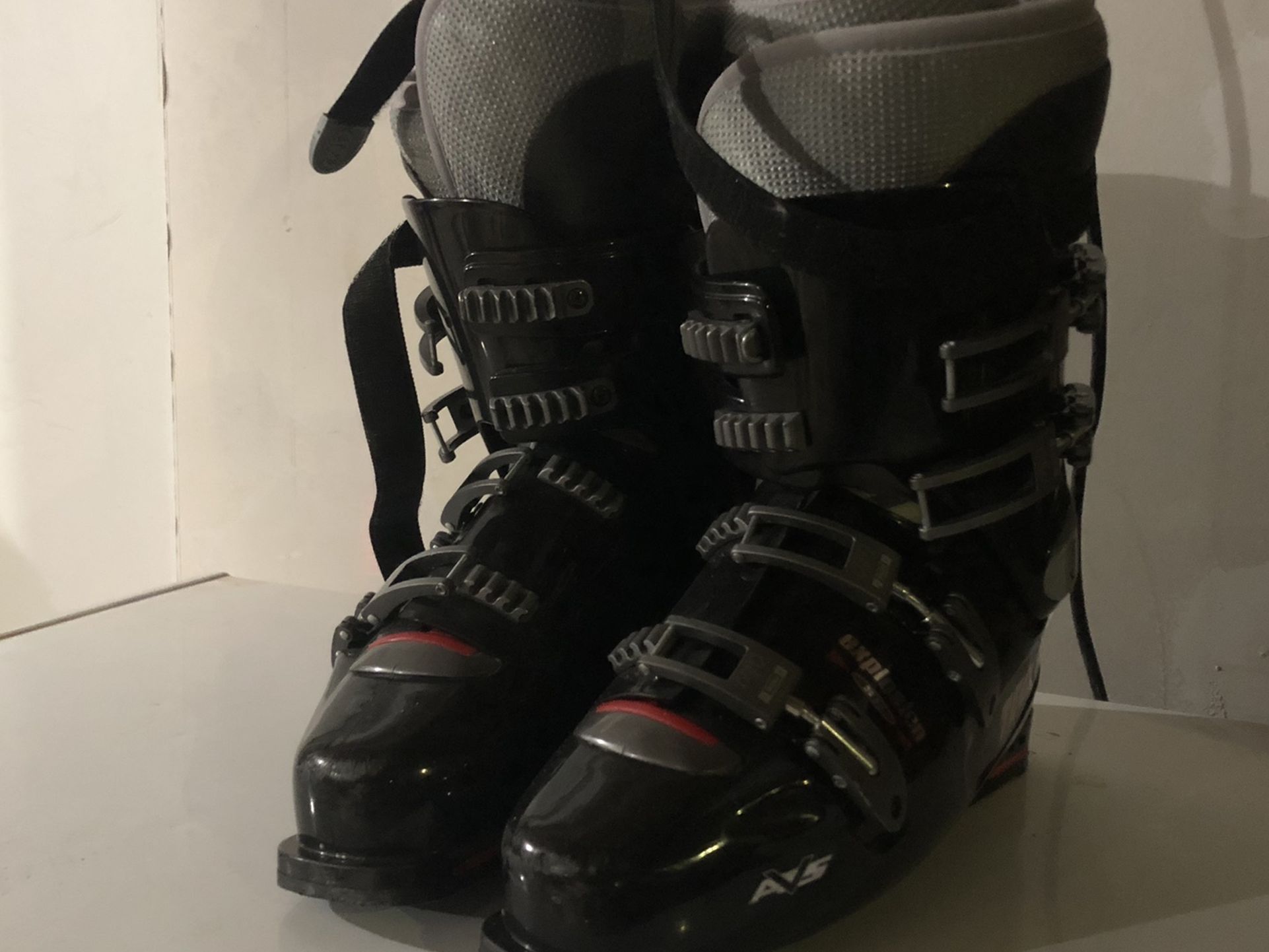 Tecnica Ski Boots Size 12.5 US Men