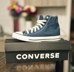Size 7  unisex Converse Chuck Taylor All Star High Navy