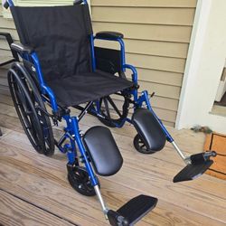 Drive Medical Lightweight Wheelchair 