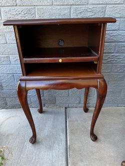 Vintage Queen Anne Style Mahogany Side Table/ Telephone Stand