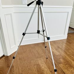47” Tripod Stand