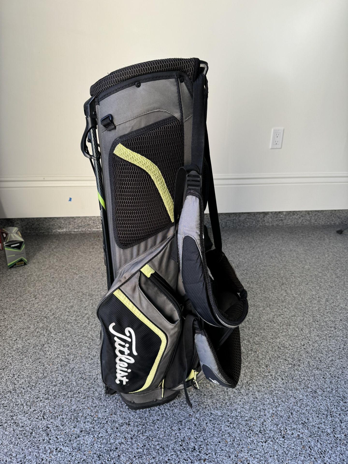 Titleist 3 Way Stand Golf Bag-Medina Golf & Country Club.