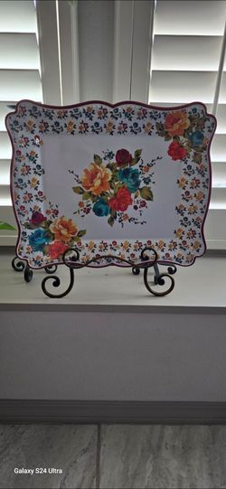 The🍂 Pioneer🍁 Woman🌻 Timeless Floral💐 Melamine Large Server Tray.
2017~RETIRED COLLECTABLE. 
$34
🍂💐Featuring a white base with vibrant ORANGE, R