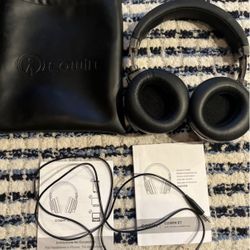Headphones 